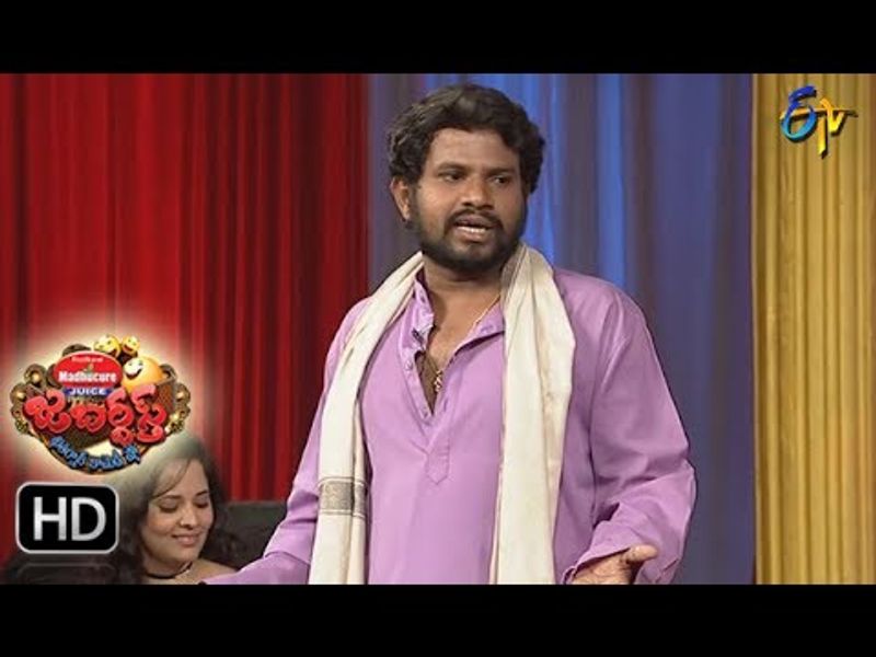 `హైపర్` ఆది.. ఈటీవీలో వచ్చే `జబర్దస్త్` షో ద్వారా మంచి గుర్తింపు తెచ్చుకున్నాడు. ముఖ్యంగా ఆయన పంచ్లకు మంచి క్రేజ్ వచ్చింది. స్కిట్ రైటర్గా ఉన్న ఆది.. క్రమంగా ఎదుగుతూ వస్తూ టీమ్ లీడర్గా ఎదిగారు.