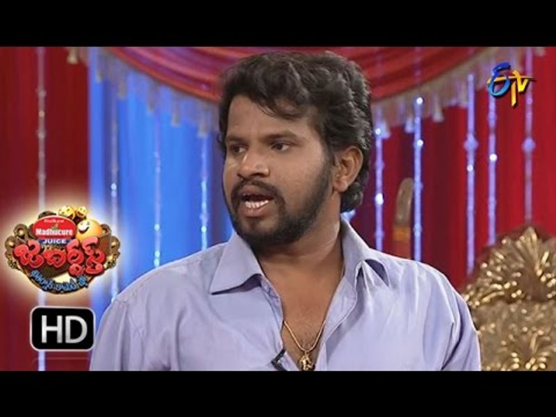 టీమ్ లీడర్గానే కాదు, కొన్ని షోలకు తనే హోస్ట్ గా వ్యవహరించారు. యాంకర్గానూ రాణిస్తున్నారు. టీవీ ఇండస్ట్రీతోపాటు.. సినిమాల్లోనూ రాణిస్తున్నాడు. ఆయన కమెడీయన్గా బాగానే సినిమాలు చేస్తున్నారు.