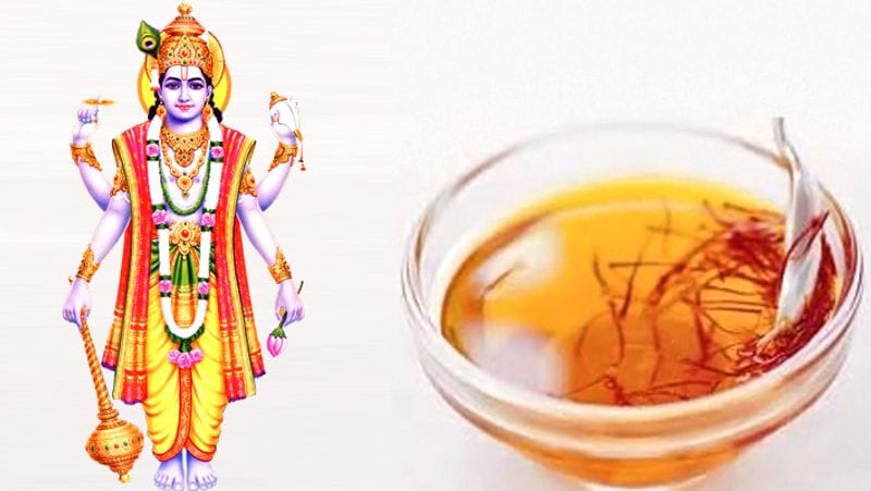3. एकादशी पर एक कटोरी में थोड़ी सी केसर घोलकर भगवान विष्णु के चरणों में रख दें और थोड़ी देर के बाद उठा लें। जब भी किसी खास काम के लिए जाएं तो उस केसर से तिलक लगाएं। इससे आपको हर काम में सफलता मिलेगी।
