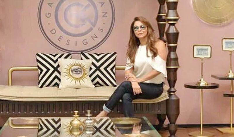<p style="text-align: justify;">ইন্টেরিয়র ডিজাইনার হিসেবে ইতিমধ্যেই সকলের কাছে সুখ্যাতি ছড়িয়েছেন গৌরী। এবার ফ্যাশন ম্যাগাজিনের কভার গার্ল হলেন শাহরুখ ঘরণী।</p>