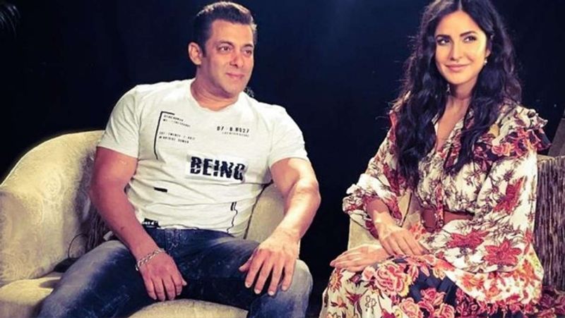 একাধিক ছবিতে এই জুটি দর্শকদের নজর কাড়লেও, ক্যাটের স্টানিং লুক তাঁকে জনপ্রিয়তার শিখরে নিয়ে যায়।