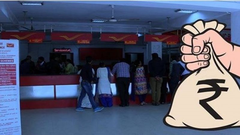 नेशनल सेविंग्स सर्टिफिकेट (NSC) स्कीम में निवेश करने पर इनकम टैक्स के सेक्शन 80C के तहत अधिकतम 1.5 लाख रुपए तक की राशि पर टैक्स कटौती का फायदा उठाया जा सकता है। इनकम टैक्स कैलकुलेट करते वक्त सेक्शन 80C के तहत एक टैक्सपेयर को डिडक्शन यानी कटौती का फायदा मिलता है, जिसे वह खर्च के तौर पर अपनी इनकम में से घटा सकता है। इससे उतनी राशि पर टैक्स नहीं देना पड़ता है। (फाइल फोटो)