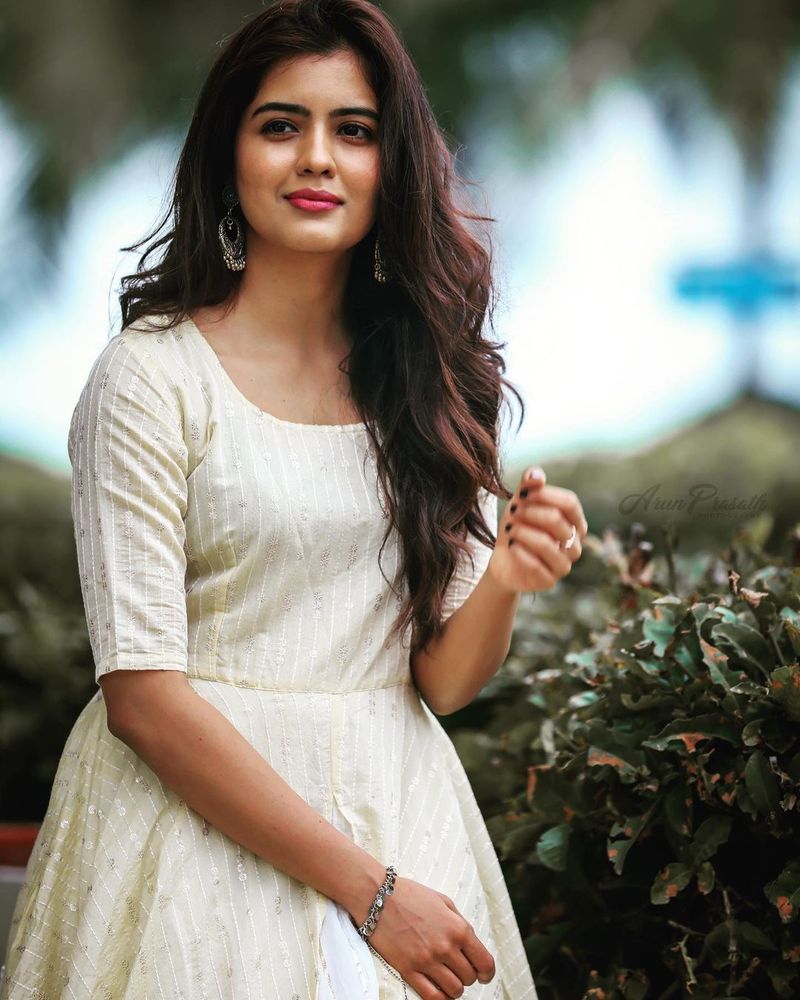 ఇటీవల కాలంలో వైరల్ అయిన అమృతా అయ్యర్ గ్లామరస్ ఫోటోస్.