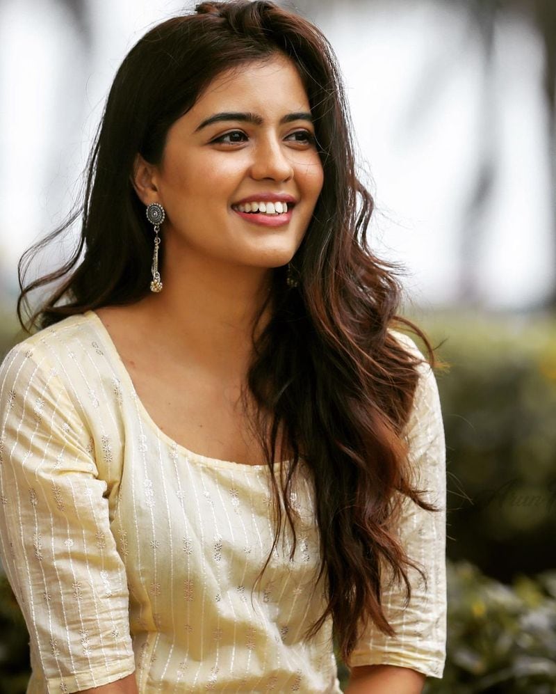 ఇటీవల కాలంలో వైరల్ అయిన అమృతా అయ్యర్ గ్లామరస్ ఫోటోస్.