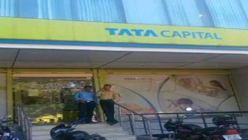 टाटा कैपिटल (Tata Capital) के शुभारंभ लोन (Shubharambh Loan) ऑफर के तहत बिजनेस लोन, पर्सनल लोन, टू-व्हीलर्स लोन, यूज्ड कार लोन, लोन अगेन्स्ट प्रॉपर्टी और होम लोन शामिल हैं। टाटा कैपिटल की इस लोन स्कीम में हर तरह के लोगों की जरूरत का ख्याल रखा गया है। (फाइल फोटो)