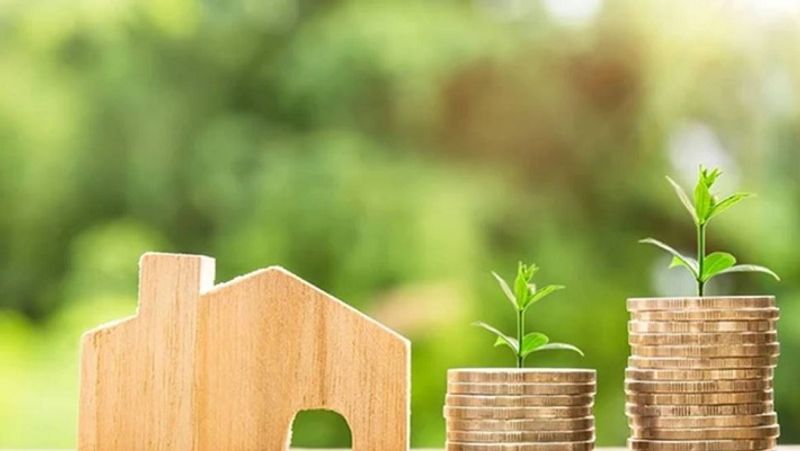 टाटा कैपिटल (Tata Capital) के इस लोन की अवधि ज्यादा है। इससे लोन लेने वालों पर ईएमआई का बोझ कम होगा। यह लोन लेने वालों को हर महीने 20 फीसदी तक कम ईएमआई का भुगतान करना होगा। लोन लेने के लिए न्यूनतम आय 15 हजार रुपए मासिक होनी चाहिए। लोन का फायदा लेने के लिए अपनी फैमिली की इनकम को जोड़ा जा सकता है। लोन देने के पहले कोविड-19 से पहले के क्रेडिट स्कोर को भी देखा जाएगा। (फाइल फोटो)