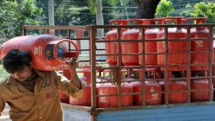 LPG Cylinder gas price hiked by Rs. 50 LPG Cylinder gas price hiked by Rs. 50