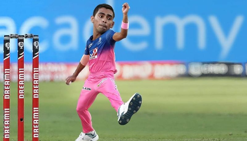 వికెట్ల కంటే చిన్నగా ఉన్న రాజస్థాన్ రాయల్స్ క్రికెటర్ల క్యూట్ ఎడిటెడ్ ఫోటోలు సోషల్ మీడియాలో తెగ వైరల్ అవుతున్నాయి....