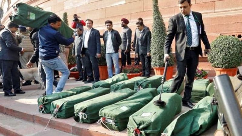  वित्त विधेयक
इसमें सरकार आगामी वित्तवर्ष में प्रस्तावित टैक्स के बारे में विस्तार से बताती है।
(अब से पहले तक बजट प्रिंट होता था, इस बार यह नजारा नहीं दिखेगा)