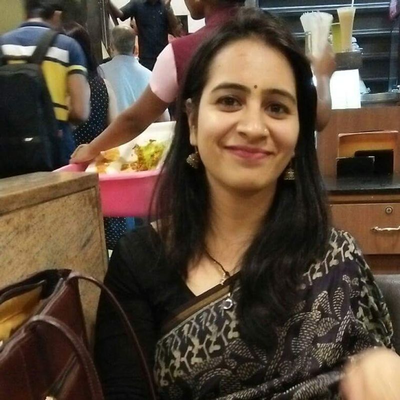 किसी उत्तर को लिखने के बाद उसे टॉपर के उत्तर से मैच करें और देखें कि आपने कैसे आंसर लिखा है और टॉपर कैसे लिख रहा है। इस प्रकार अपने उत्तरों को निरंतर चेक करते चलें और जहां जरूरत हो उनमें सुधार भी करें। इससे आप जरूर मेन्स में अच्छे नंबर पाएंगे।
