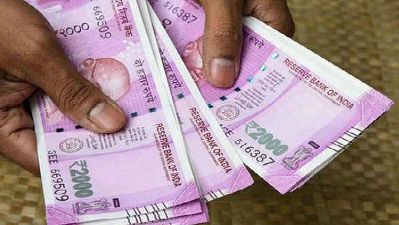 बजट प्राप्तियां
इसमें सरकार को प्राप्त होने वाला राजस्व और पूंजियों के बारे में बताया जाता है। इसमें घरेलू और विदेशी कर्ज का भी लेखा-जोखा होता है।