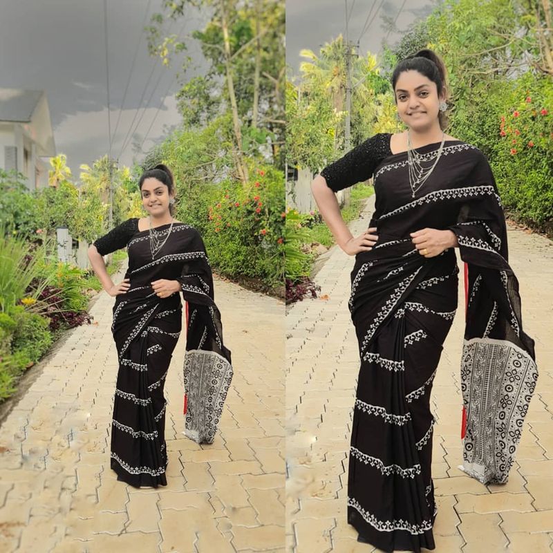 `కార్తీక దీపం` సీరియల్తో 2017లో తెలుగులోకి ఎంట్రీ ఇచ్చింది. ఇందులో దీప పాత్రలో, అలియాస్ వంటలక్కగా మంచి గుర్తింపు పొందింది. తెలుగులోనూ తిరుగులేని నటిగా ఎదిగింది. దీంతోపాటు స్టార్ మాలో ప్రసారమయ్యే `గోరింటాకు`, `చెల్లెలి కాపురం` సీరియల్స్ లోనూ దీప పాత్రలతో మెస్మరైజ్ చేస్తుంది. అయితే వీటిలో ఆమెది గెస్ట్ రోల్స్ కావడం విశేషం.