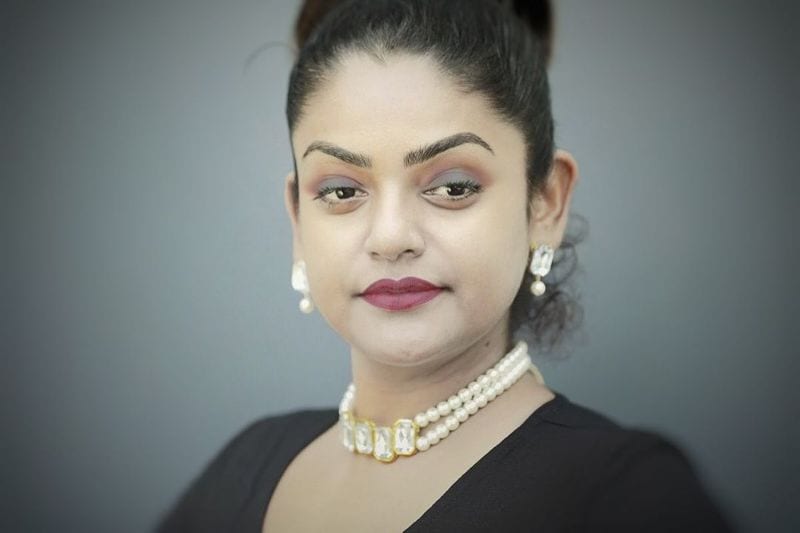 మరోవైపు ప్రేమి విశ్వనాథ్ సీరియల్స్ లో సాంప్రదాయంగా, అమాయకురాలిగా కనిపించినా, రియల్ లైఫ్లో మాత్రం తన చాలా తెలివైన అమ్మాయి. అంతేకాదు ట్రెండ్గానూ కనిపించి మెస్మరైజ్ చేస్తుంది.