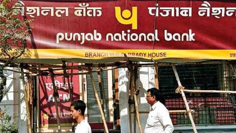 1 अप्रैल से पंजाब नेशनल बैंक (PNB) के कस्टमर नॉन-ईएमवी (Non-EMV) एटीएम से पैसे नहीं निकाल सकेंगे। पंजाब नेशनल बैंक ने धोखाधड़ी और बैंक फ्रॉड के बढ़ते मामलों को देखते हुए यह कदम उठाया है। (फाइल फोटो)