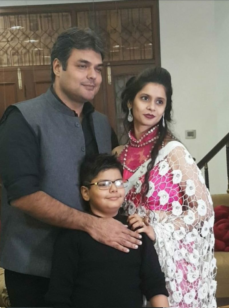 मां दिया साहू के मुताबिक दो साल चार महीने की उम्र में बांसुरी बजाकर बेटे ने हम सबके साथ ही अन्य संगीत के महारथियों को चौका दिया था। व्योम पढ़ाई में भी अव्वल हैं। समय से पढने के साथ ही संगीत और खेल में भी वह आगे रहते हैं। 
