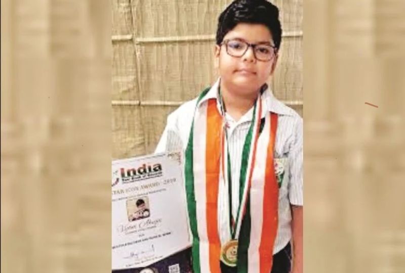बिजनेसमैन पिता निखिल साहू भी व्योम का हौसला बढ़ाते हैं। वो कहते हैं कि बेटे को संगीत, ज्ञान, विज्ञान व खेल में अब तक इंडिया बुक ऑफ रिकॉर्ड्स में 28 बार नाम दर्ज हो चुका है। 