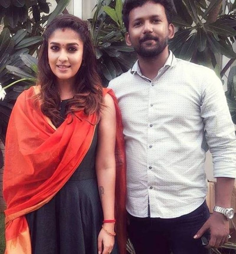 <p>குடும்ப குத்துவிளக்காக நயன் </p>