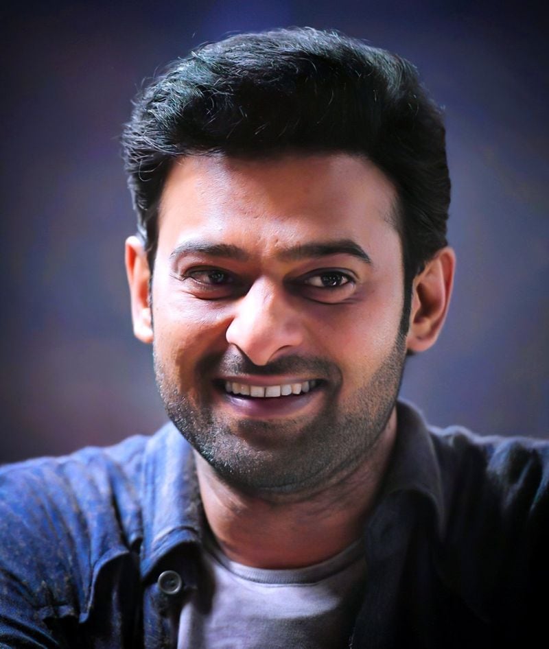 ఇక ప్రభాస్ గురించి ప్రత్యేకంగా చెప్పక్కర్లేదు. ప్రస్తుతం ఆయన నాలుగు పాన్ ఇండియా సినిమాలకు గ్రీన్ సిగ్నల్ ఇచ్చారు. ఇందులో `రాధేశ్యామ్` చిత్రం షూటింగ్ శరవేగంగా జరుపుకుంటోంది. ఇది త్వరలోనే పూర్తవుతుందని, ఏప్రిల్లో దీన్ని విడుదల చేయాలని భావిస్తున్నారు.