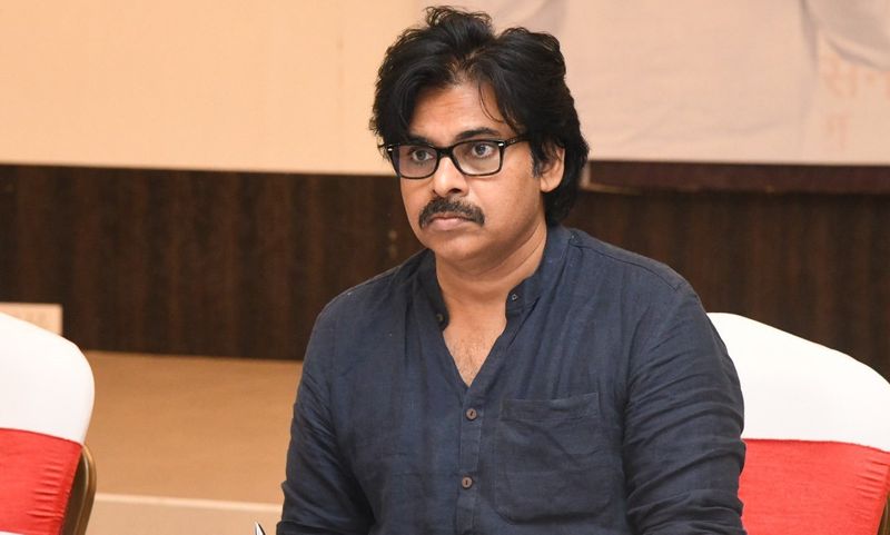 దీంతోపాటు క్రిష్ దర్శకత్వంలో ఓ సినిమా చేస్తున్నారు. ఇది ఇటీవల షూటింగ్ ప్రారంభించుకుంది. త్వరలోనే ఈ సినిమా సెట్లో పవన్ కళ్యాణ్ పాల్గొననున్నట్టు సమాచారం.