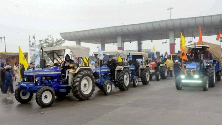 Tractor rally from Singhu border reaches Delhi Tractor rally from Singhu border reaches Delhi