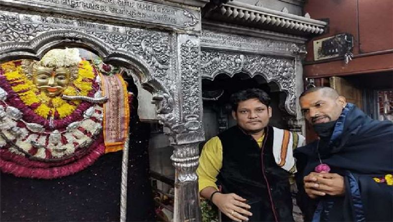 ప్రస్తుతం సయ్యద్ ముస్తాక్ ఆలీ టీ20 టోర్నీలో పాల్గొంటున్న భారత సీనియర్ ఓపెనర్ శిఖర్ ధావన్, ఈ టోర్నీ ప్రారంభానికి ముందు వారణాసి టూర్కి వెళ్లాడు...