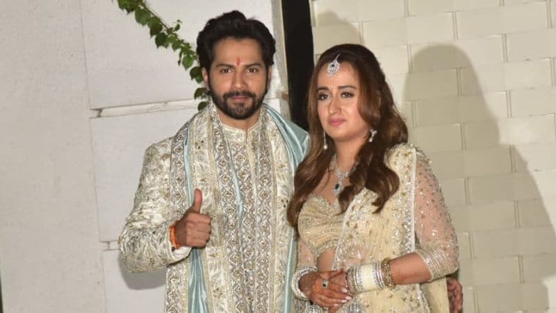 बता दें कि वरुण और नताशा बचपन से एक-दूसरे को प्यार करते हैं। वे स्कूल में मिले और फिर उनके परिवार में दोस्ती हो गई। इससे पहले कपल 2020 में वियतनाम में शादी करने की प्लानिंग कर रहा था लेकिन कोविड-19 के कारण ऐसा नहीं हो सका।
