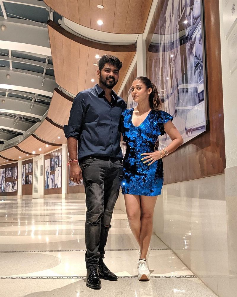 ఈ సినిమా సెట్లో వీరిద్దరు ఇలా కలిసి దిగినట్టు తెలుస్తుంది. ఇందులో విజయ్ సేతుపతి, సమంత కీలక పాత్రలు పోషిస్తున్నారు. విగ్నేష్ శివన్ నిర్మిస్తున్నారు.