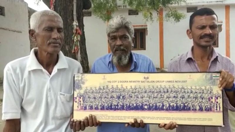 यहां के रहने वाले बुजुर्ग मस्तान बताते हैं कि वे श्रीलंका में भारतीय सेना का हिस्सा थे। इन्होंने कारगिल युद्ध में भी हिस्सा लिया। राजस्थान में देश की पश्चिमी सीमा पर ड्यूटी करते हुए ये रिटायर्ड हुए। मस्तान बताते हैं कि इनके दोनों बेटे भी सेना में हैं। इनके चाचा के दो बेटे भी भारतीय फौज का हिस्सा हैं। यह बताते हुए इन्हें गर्व महसूस हुआ।