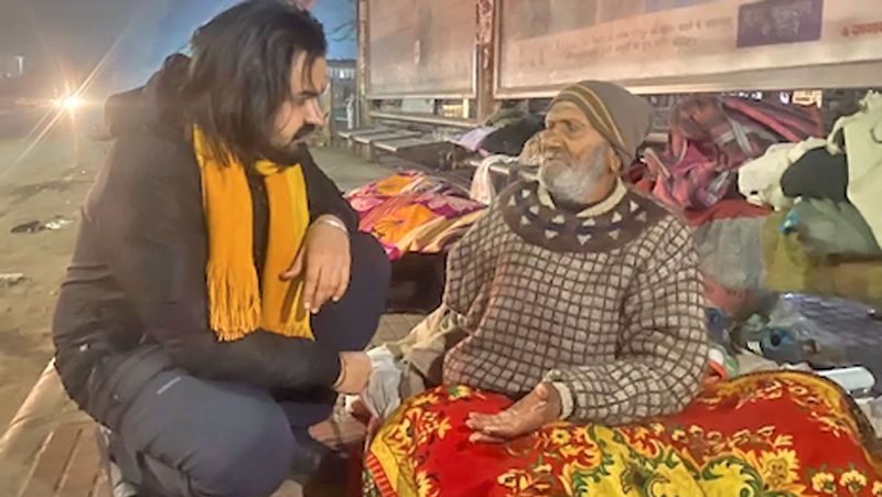 बता दें कि वीर साहू हिसार के रहने वाले हैं। बताया जाता है कि सपना और वीर पिछले चार साल से रिलेशनशिप में थे। शादी के बाद पिछले साल अक्टूबर में सपना चौधरी ने एक बेटे को जन्म दिया। हालांकि सपना के अचानक शादी और बेटे की खबर से फैन्स एकदम शॉक्ड थे।