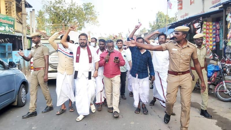 Why hate Muslims? Ansari is going Siege the chief secretariat.. Karunas came to support. 