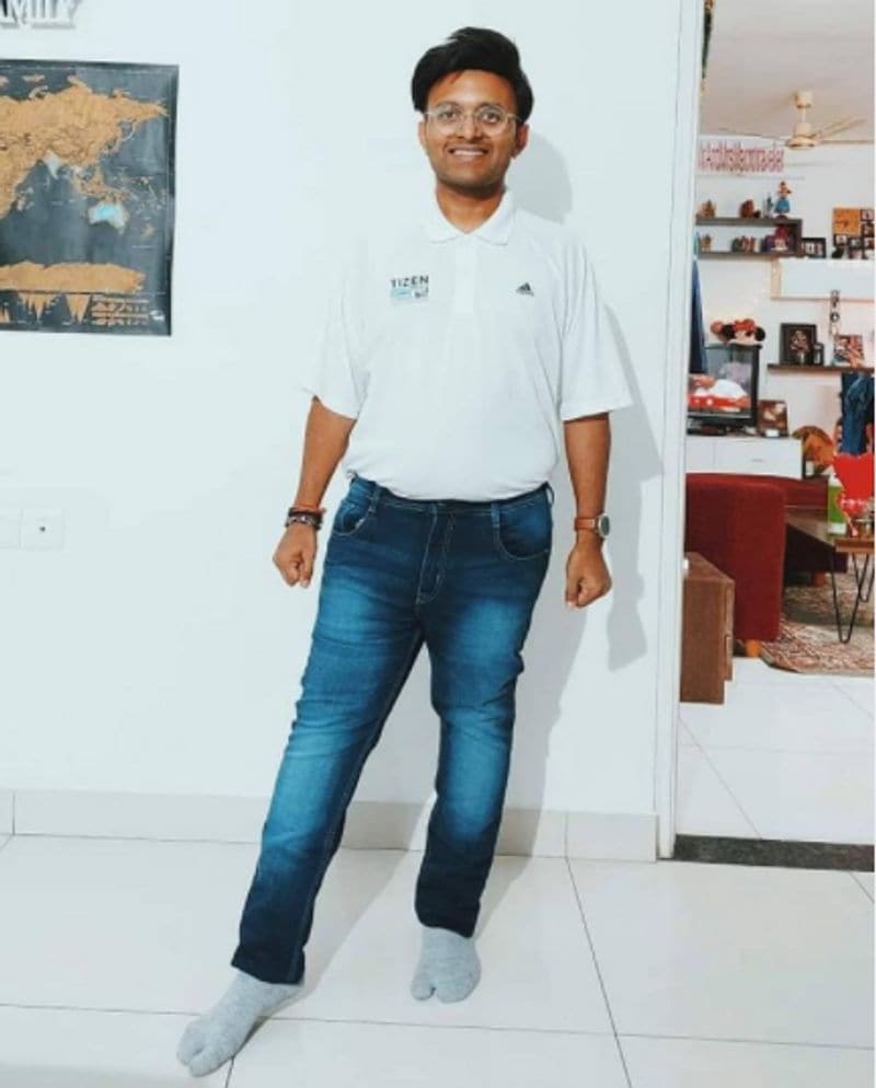 Instagram पर एक फोटो अपलोड करते हुए वो बताते हैं कि कैसे 8 महीने में उन्होंने ट्रिपल XXXL कमर से 36 इंच कम पाई है। ये सब उनकी मेहनत का नतीजा है कि वो फिट हो पाए। 