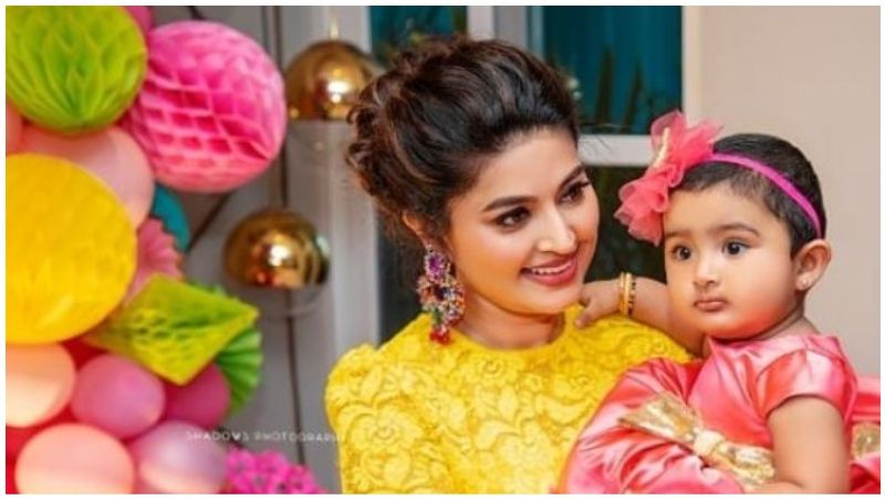 இரண்டாவது முறையாக கர்ப்பமாக இருந்த சினேகாவிற்கு 2019 ஆம் ஆண்டு ஜனவரி மாதம் அழகிய பெண் குழந்தை ஒன்றை பெற்றெடுத்தார். அந்த குழந்தைக்கு ஆத்யந்தா என பெயர் வைத்துள்ளனர். 