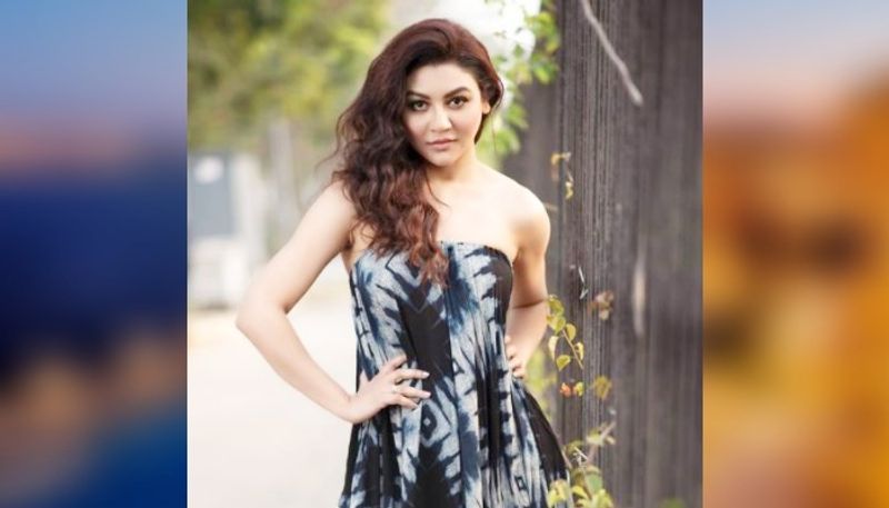 তবে শুধু রূপই নয়, ফিটনেস নিয়ে যথেষ্ঠ সচেতন জয়া। মডেল থেকে অভিনেত্রী জয়া বর্তমানে হয়ে উঠেছেন জেনওয়াই-দের আইডল।