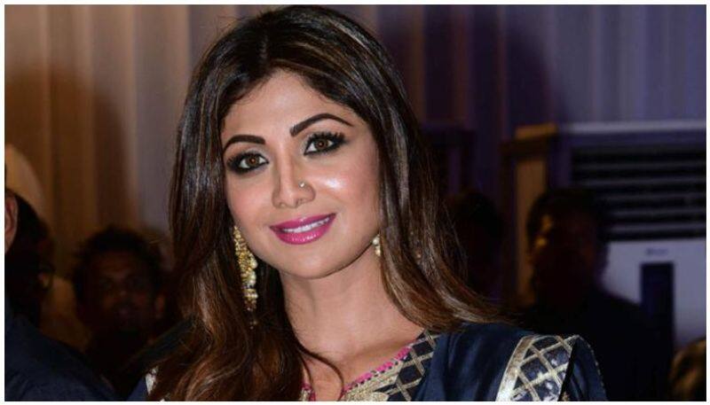 Shilpa shetty slips while flaunting summer outfit video viral vcs