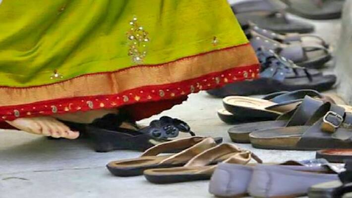 Durga Puja 2022 Don t keep your shoes and slippers like this Bad luck may come BDD Durga Puja 2022 Don t keep your shoes and slippers like this Bad luck may come BDD