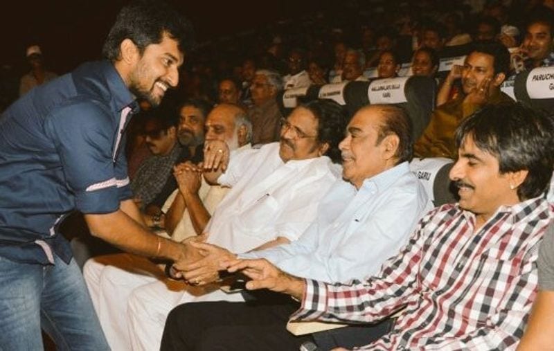 దర్శకేంద్రుడు కె.రాఘవేంద్రరావు, దర్శకరత్న దాసరి నారాయణరావు, మూవీ మొఘుల్ రామానాయుడు, అలాగే యంగ్ హీరో నానిలతో రవితేజ అరుదైన చిత్రం.