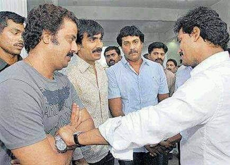 ఏపీ సీఎం వైఎస్ జగన్తో రవితేజ. పక్కన సునీల్, రాజా రవీంద్రలు కూడా.
