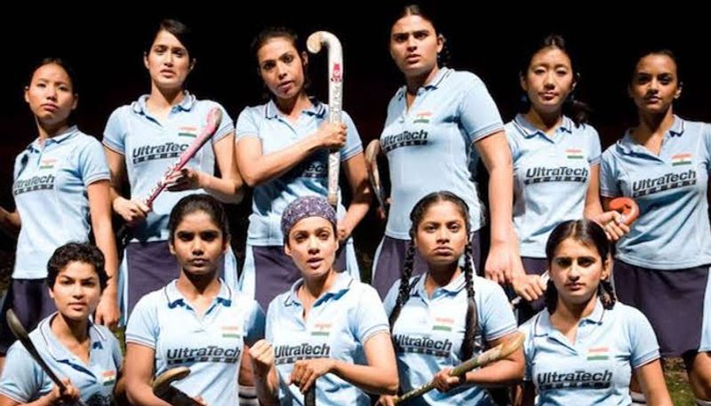 Chak De India
Chak De India is another title song of the film filled with enthusiasm that will make any Indian stand and add their voice to the chorus. The song celebrates sports, passion, diversity, and the proud Indian spirit.
