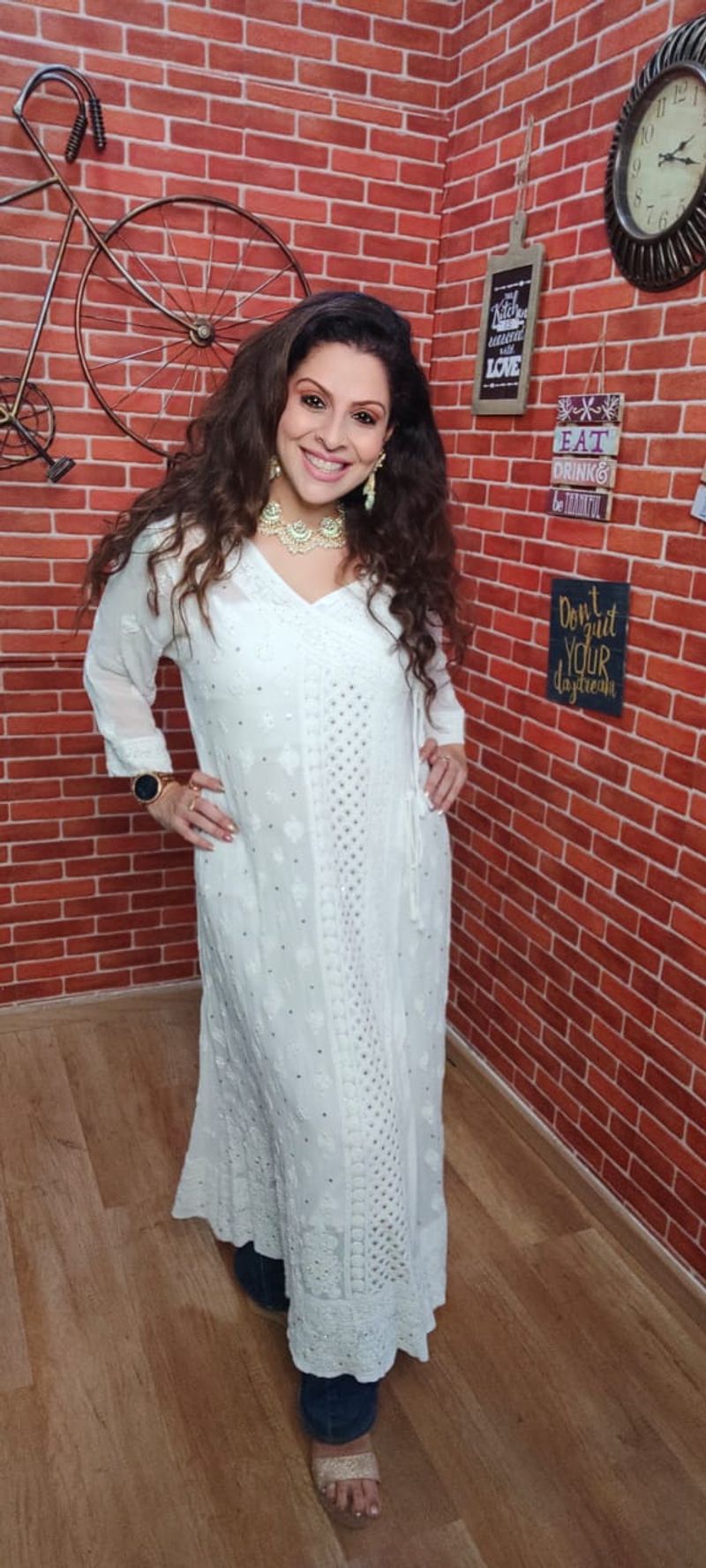 Tannaz Irani who plays the character of Rajeshwari in Apna Time Bhi Aayega said, “I remember back in college, we had a huge Republic Day party and had to dress up in the National flag colors and had to carry food from each of our houses.
On that day, I remember making a tri-coloured pulao which everyone loved eating and we also celebrated with unique tri-colored non-alcoholic drinks as a part of the party. I think this was one Republic Day which however unusual was very memorable and to date, I clearly remember how we were after our parents to give us money to purchase things of the Indian flag’s color. Where this day is concerned, I often feel the value and importance that people have for Republic Day just gets completely washed out because of Independence Day. Most Indians don’t even know what Republic Day is celebrated for and forget that it was the day our constitution was formed. This is a teaching that I am currently enforcing amongst my children and I hope many others also realize the value this day holds in Indian history. Here’s wishing everyone a very Happy Republic Day.”
