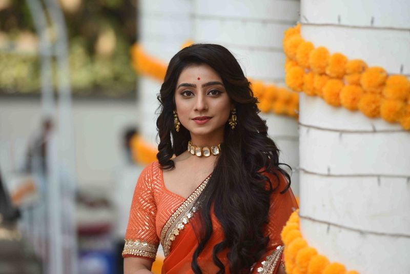Neha Marda
Neha who plays Shubhra in Kyun Rishton Mein Katti Batti said, “The one fundamental right that I take very seriously is the right to equality by supporting my family and being independent myself. Despite being a part of a conservative family, I have equal rights in every family decision taken in the house.
Also, the fundamental duty that I think everyone should take seriously is towards the environment/nature. I like planting a lot of trees in and around my house and I also try to save water wherever I can. I have felt proud of my country at every moment of my life and I believe that one does not need a special occasion or a moment to feel proud, it’s in my blood and I am proud to be an Indian.”
