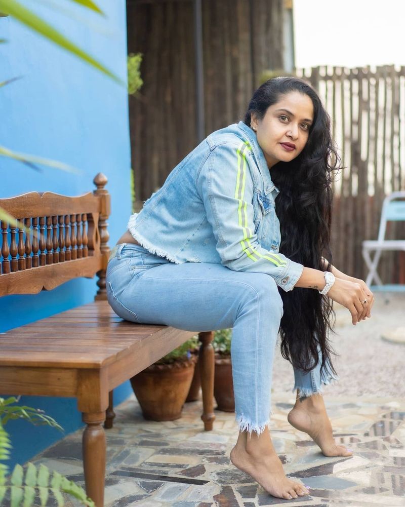 ప్రగతి క్యారెక్టర్ ఆర్టిస్టుగా ఎంతగా ఫేమస్ అయ్యిందో తెలిసిందే. అమ్మ పాత్రలకు, అత్త పాత్రలకు ఆమె పెట్టింది పేరు. ఆమె లేకుండా పెద్ద సినిమాలు చాలా తక్కువే అని చెప్పాలి. సాధ్యమైనంత వరకు లేడీ క్యారెక్టర్ పాత్రలకు ఫస్ట్ ఆప్షన్గా నిలుస్తుంది ప్రగతి.