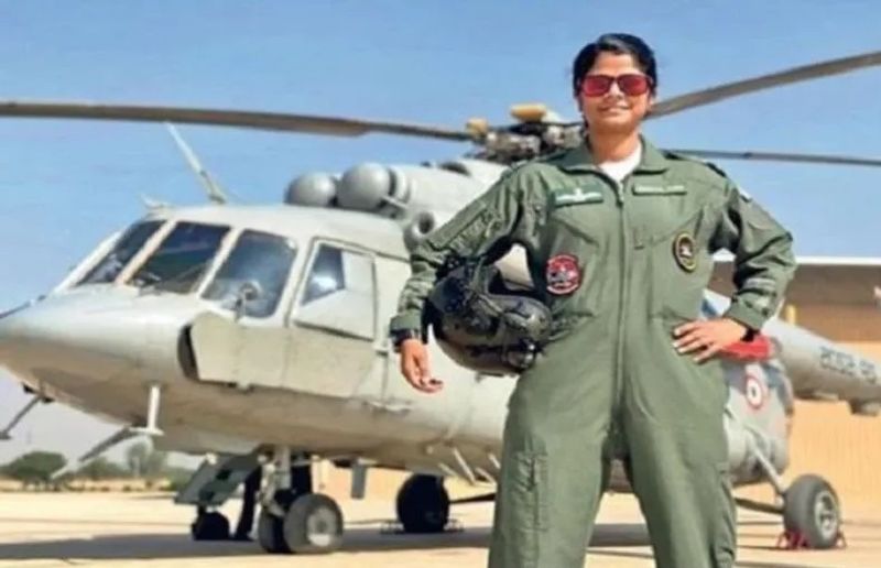 बताते चले कि स्वाति राठौर नाौगर जिले के प्रेमपुरा गांव की रहने वाली हैं। वो भारतीय वायु सेना में अपनी सेवाएं दे रही हैं। उनके पिता डा. भवानी सिंह कृषि विभाग में उप निदेशक के पद पर कार्यरत हैं जबकि मां राजेश कंवर गृहणी हैं। 