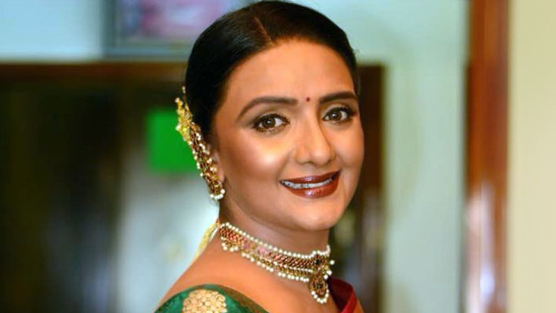 सिद्धार्थ ने वंश और बाजीगर जैसी फिल्मों में भी काम किया था। हालांकि, 2004 में 40 साल के सिद्धार्थ को मेजर हार्ट अटैक आया जिसके कारण उनकी मौत हो गई। शांतिप्रिया और सिद्धार्थ के दो बच्चे हैं।