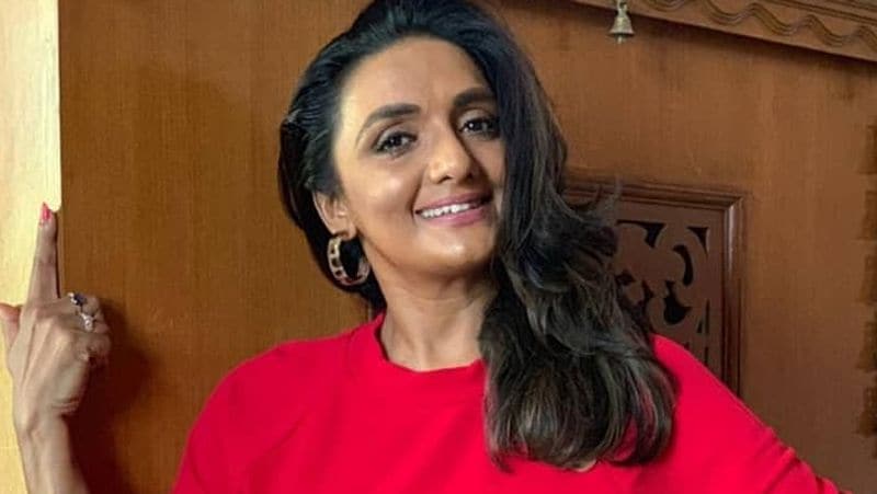शांतिप्रिया फेमस साउथ इंडियन और बॉलीवुड एक्ट्रेस भानुप्रिया की बहन हैं। शांतिप्रिया ने माता की चौकी और द्वारकाधीश भगवान श्री कृष्ण जैसे सीरियल्स में भी काम किया है। इसके बाद से वो टीवी, फिल्म और मीडिया की नजरों से दूर हैं।