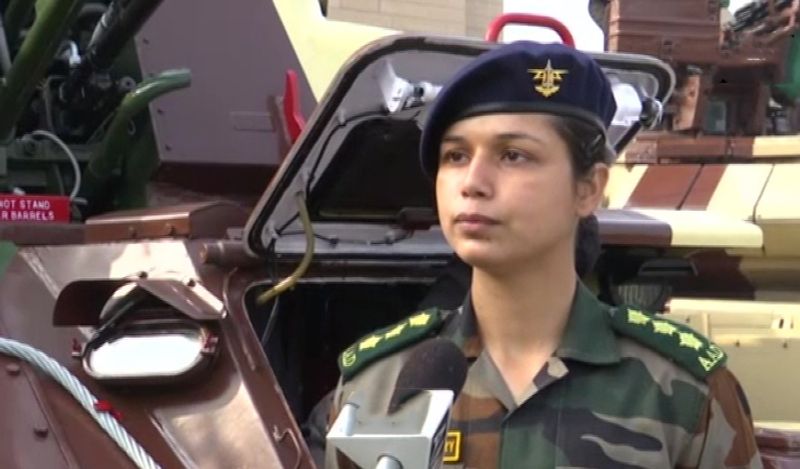 एंटी एयरक्राफ्ट गन की कमान संभालने वाली प्रीति चौधरी सेना की ओर से अकेली महिला टुकड़ी की कमांडर हैं। पिता के हवाले से कहा जा रहा है कि रेजिमेंट का उपकरण होने के चलते उन्हें ये गौरव हासिल हुआ है, जैंडर के कारण नहीं।