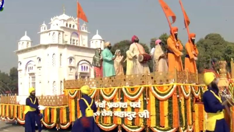 पंजाब की झांकी में 9वें सिख गुरु गुरु तेग बहादुर की 400वीं जयंती को दर्शाया गया। इसमें आखिर में गुरुद्वारा श्री राकाब गंज साहिब की भी झलक नजर आई।
