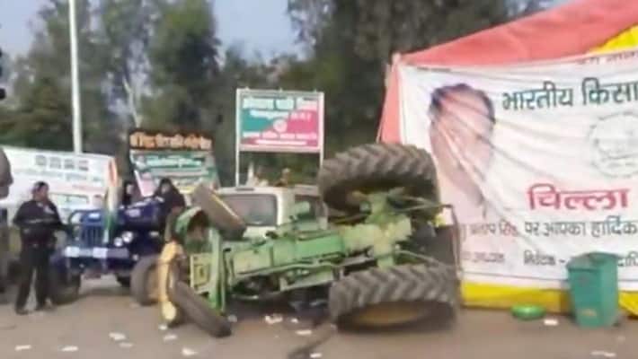 tractor parade in delhi farmers republic day tractor overturned while doing stunts on shout chilla border kpr tractor parade in delhi farmers republic day tractor overturned while doing stunts on shout chilla border kpr