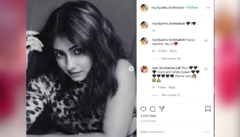 সাদা কালো ছবিতে তিয়াশার চাউনি বাড়িয়ে দিয়েছে পুরুষদের হার্টরেট। এভাবে ভোলবদল করলে স্বাভাবিকভাবে কোনও ভক্তেরই অবস্থা ঠিক থাকে না।