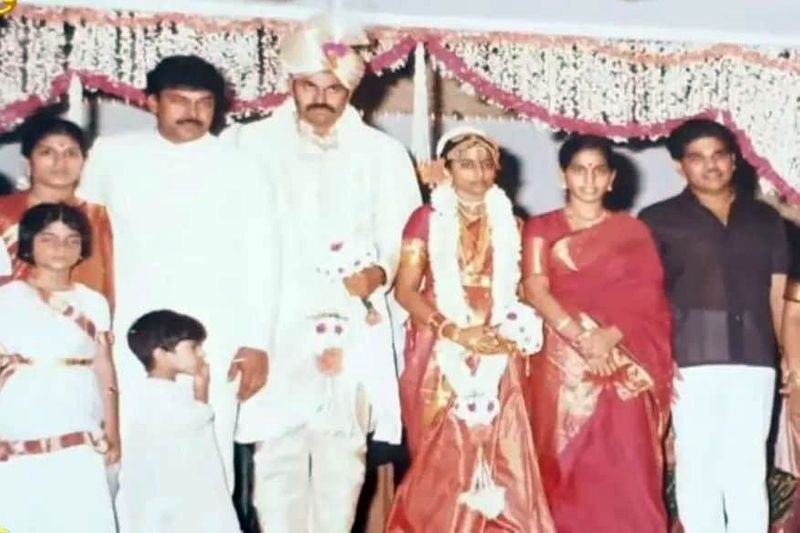 నాగబాబు మ్యారేజ్ ఫోటో. చిత్రంలో చిరంజీవి. అల్లు అరవింద్.