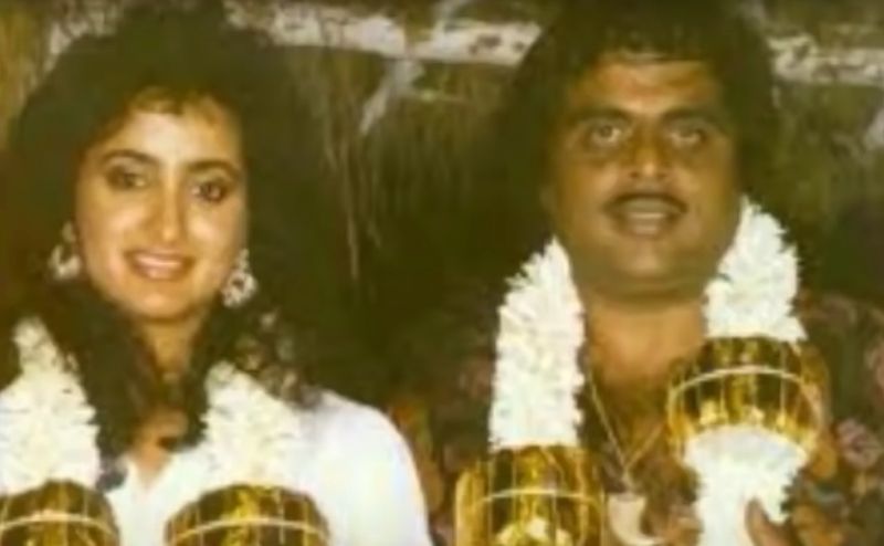 నటి సుమలత, నటుడు అంబారిష్ని వివాహం చేసుకున్న నాటి అరుదైన చిత్రం.
